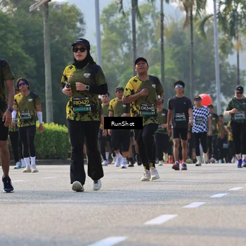 Runner Photo 7009009