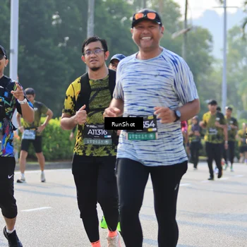 Runner Photo 7011000