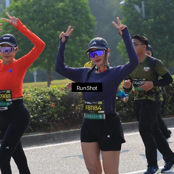 Runner Photo 7011009