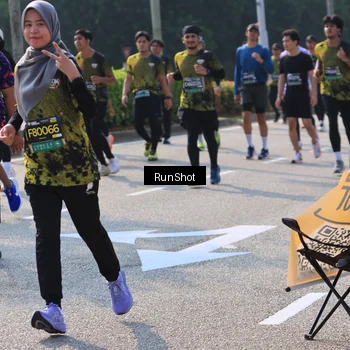 Runner Photo 7011015