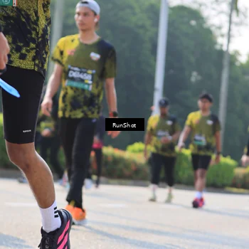 Runner Photo 7011100