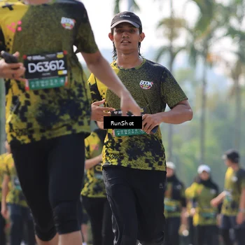 Runner Photo 7012046