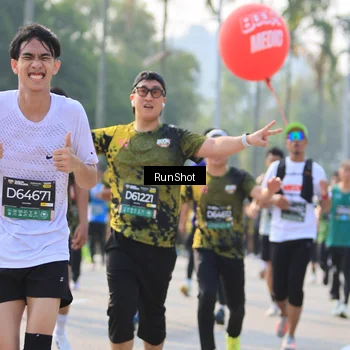 Runner Photo 7012650