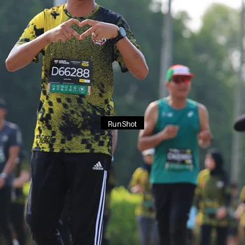 Runner Photo 7012653