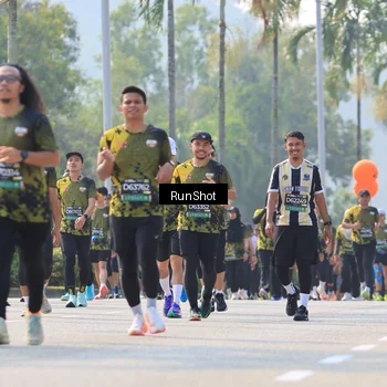 Runner Photo 7012978