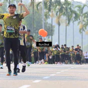 Runner Photo 7012990