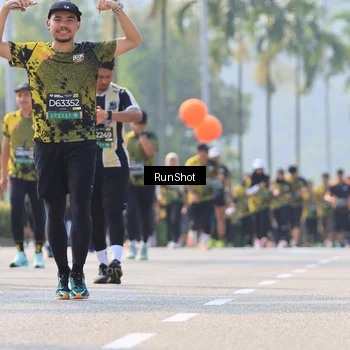 Runner Photo 7013006