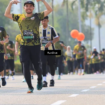 Runner Photo 7013015