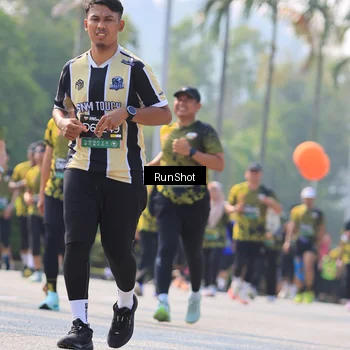 Runner Photo 7013054