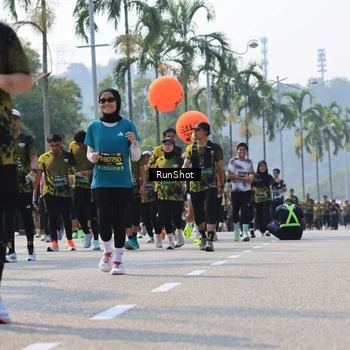 Runner Photo 7016409