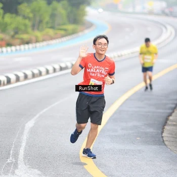 Runner Photo 7020576