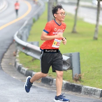Runner Photo 7020585