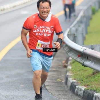 Runner Photo 7021100