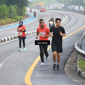 Runner Photo 7021435