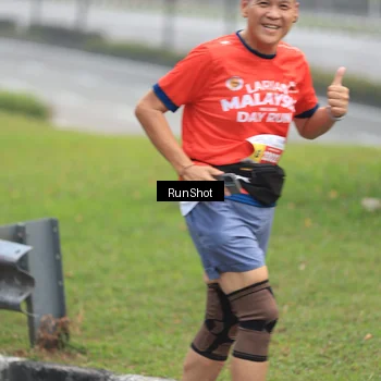 Runner Photo 7022002