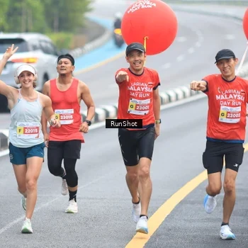 Runner Photo 7022074