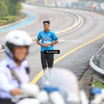 Runner Photo 7024038