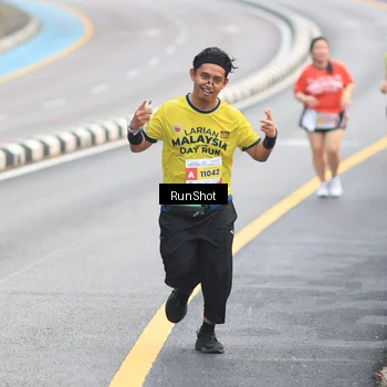 Runner Photo 7024100