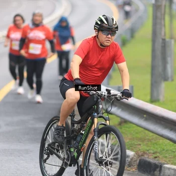 Runner Photo 7024318