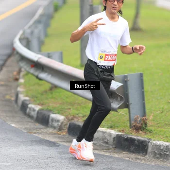 Runner Photo 7024900