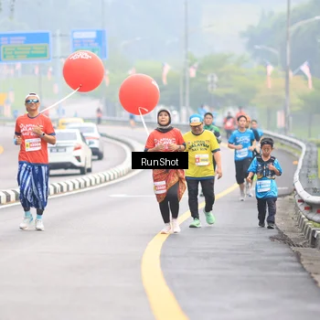 Runner Photo 7025042