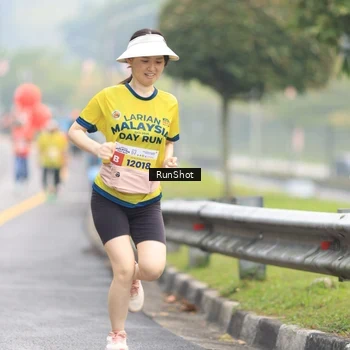 Runner Photo 7025057