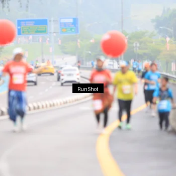 Runner Photo 7025058