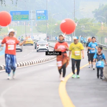 Runner Photo 7025060