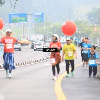 Runner Photo 7025062
