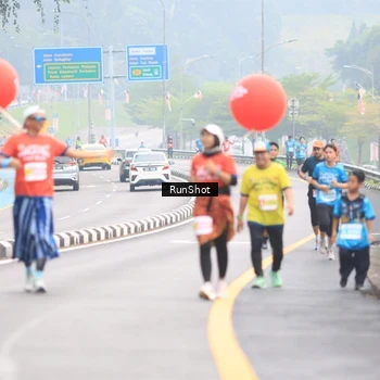 Runner Photo 7025063