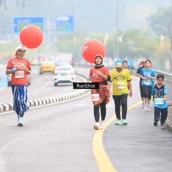 Runner Photo 7025073