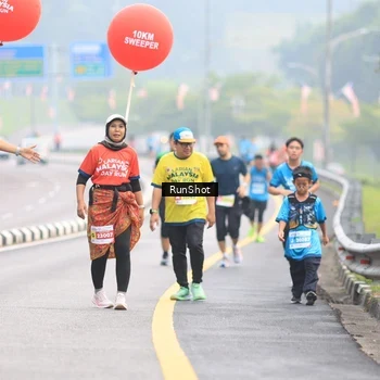 Runner Photo 7025079