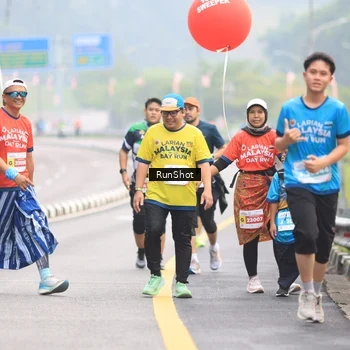 Runner Photo 7025102