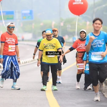 Runner Photo 7025104
