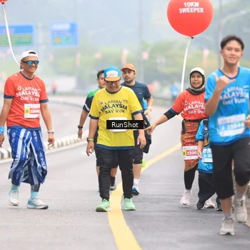 Runner Photo 7025106