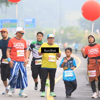 Runner Photo 7025112