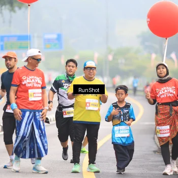 Runner Photo 7025113