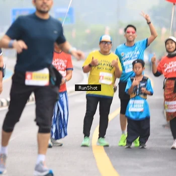 Runner Photo 7025130