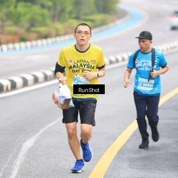 Runner Photo 7025705