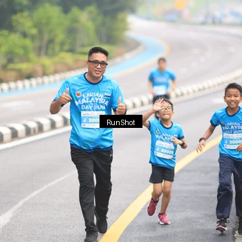 Runner Photo 7025935