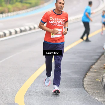 Runner Photo 7025936