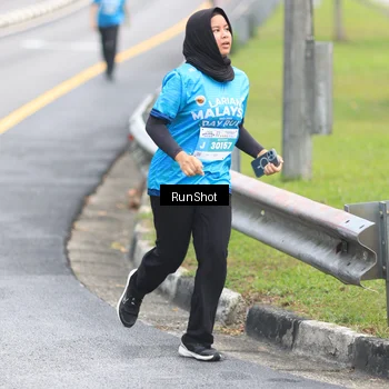 Runner Photo 7026235