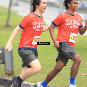 Runner Photo 7026885