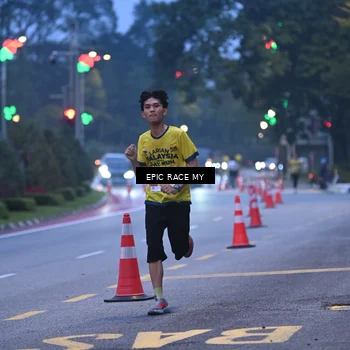 Runner Photo 7027003