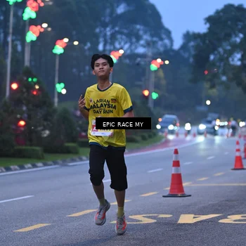 Runner Photo 7027005