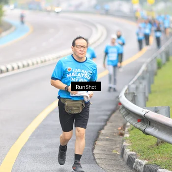 Runner Photo 7027044