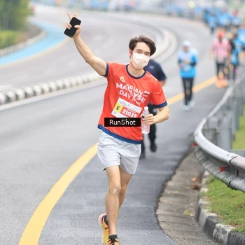 Runner Photo 7028002