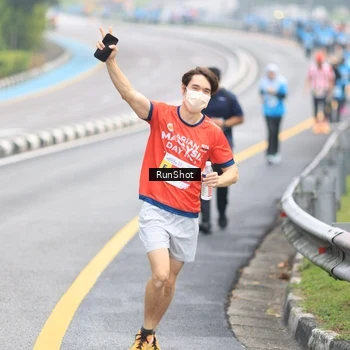 Runner Photo 7028004