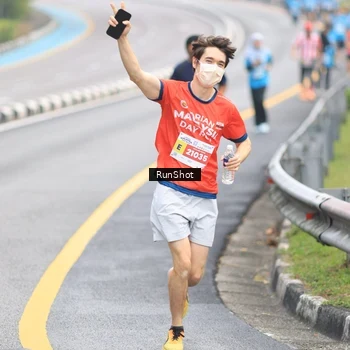 Runner Photo 7028006