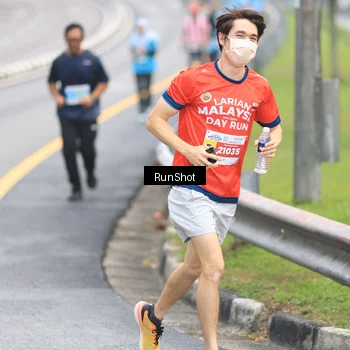 Runner Photo 7028010
